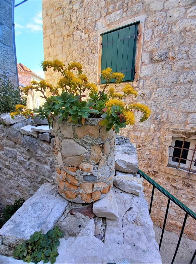 Apartment Megi In Supetar Historical Core Exterior foto