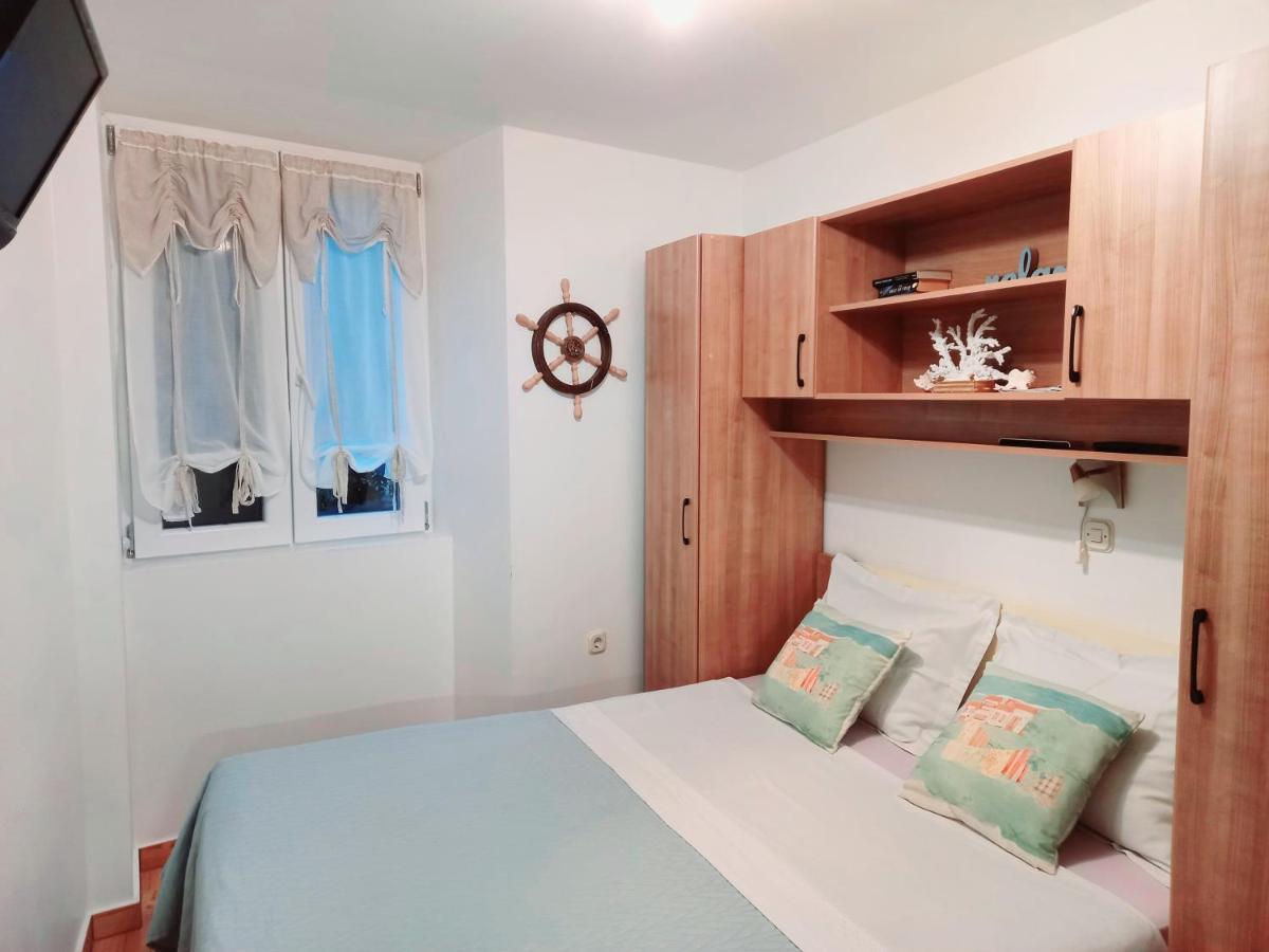 Apartment Megi In Supetar Historical Core Exterior foto