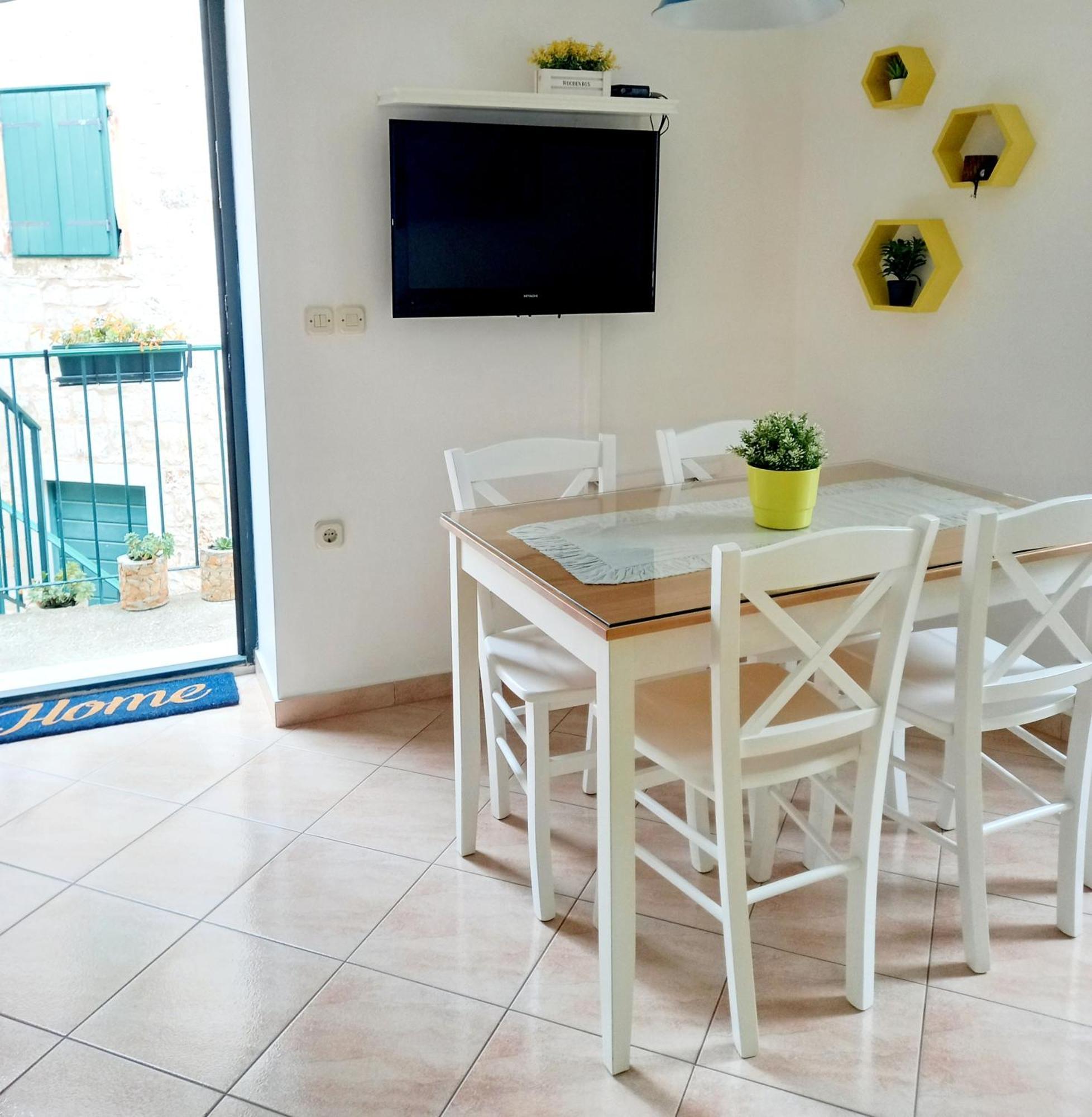 Apartment Megi In Supetar Historical Core Exterior foto