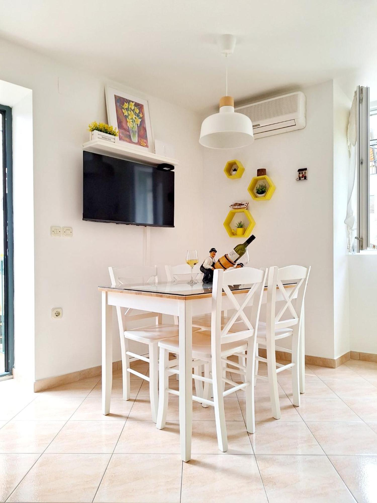 Apartment Megi In Supetar Historical Core Exterior foto